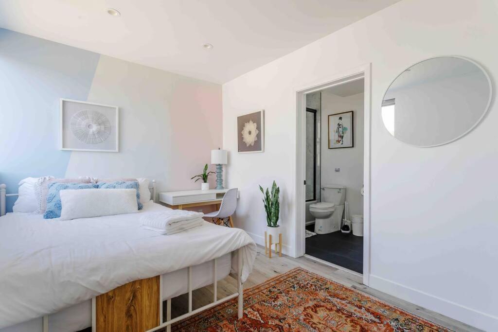 Hollywood Art House With Bright Sunlight Los Angeles Exterior foto