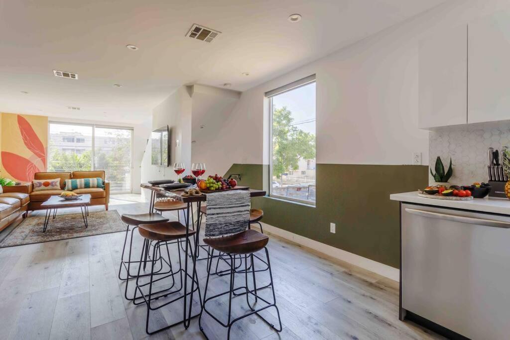 Hollywood Art House With Bright Sunlight Los Angeles Exterior foto