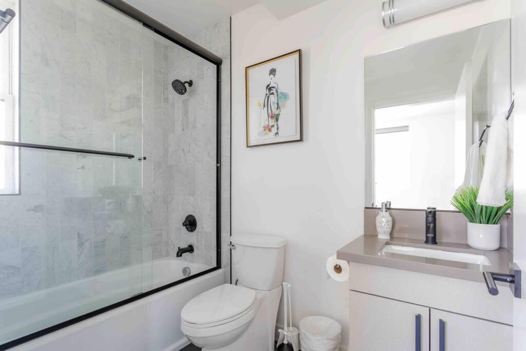 Hollywood Art House With Bright Sunlight Los Angeles Exterior foto